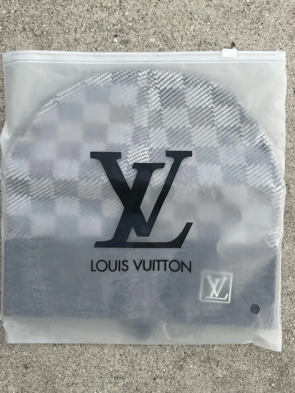 Louis Vuitton Grey and White Damier Azur Half-Moon Pouch - Picture 5 of 5